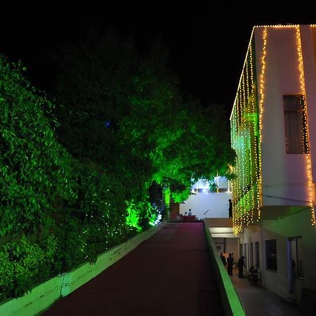 Hotel Maruti Mandapam Джабалпур Екстериор снимка