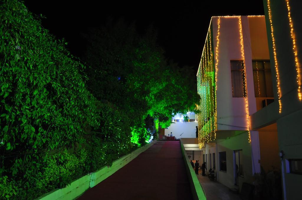 Hotel Maruti Mandapam Джабалпур Екстериор снимка